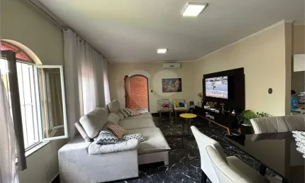 Casa térrea com 3 quartos à venda em Vila Nivi - SP