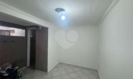 Casa com 2 quartos à venda ou para locação em Vila Rosália - SP