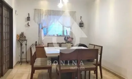Imperdível! Casa à venda em Jundiaí-SP, no Parque Cidade Jardim: 3 quartos, 1 suíte, 2 salas, 3 banheiros, 2 vagas de garagem e 223,00m².