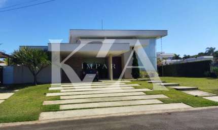 Lindíssima casa térrea à venda em condomínio fechado!