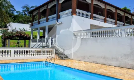 Belíssima casa de campo com vista panorâmica à venda no Condomínio Cachoeiras do Imaratá em Itatiba