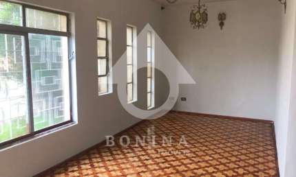 Casa Espaçosa com Amplo Jardim e Quintal em Campo Limpo Paulista