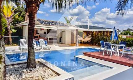 Linda residência moderna disponível para locação no condomínio Portal Japy Golf Club em Cabreúva