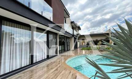 Brisas de Jundiaí- Casa encantadora com piscina privativa e 3 suítes- Lote com 700m²- Excelente localização