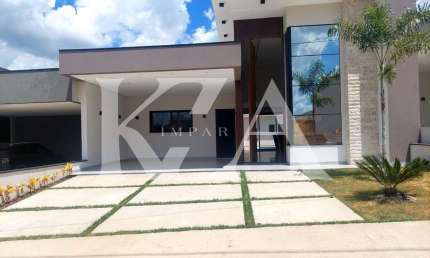 Casa /Condomínio Alto Padrão ,Indaiatuba  3 suítes , 2 Salas, 4 Vagas de Garagem - 205m²