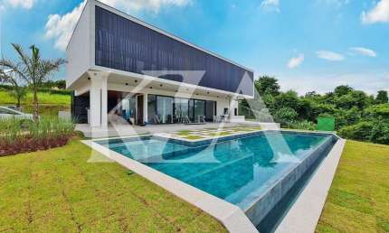 Maravilhosa residência com arquitetura moderna à venda na Fazenda Serrazul I em Itupeva