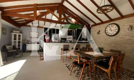 Japi Ecovillage I - Casa totalmente reformada à venda com 227m2 de área útil no bairro Eloy Chaves em Jundiaí - SP