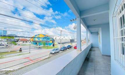 Imóvel Comercial com Duas Frentes e Terreno Amplo no Centro de Navegantes