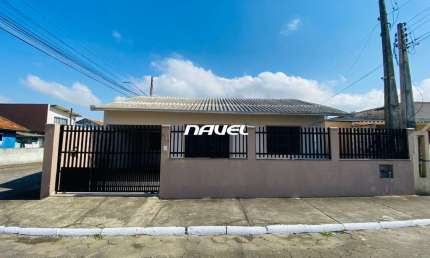 CASA NA QUADRA MAR PARA LOCAÇÃO ANUAL NO BAIRRO MEIA PRAIA EM NAVEGANTES/SC