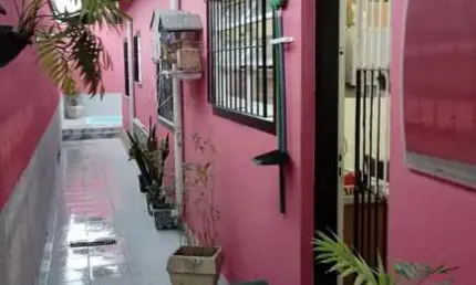 Casa à venda com 2 dormitório, sendo 2 wcs e piscina.