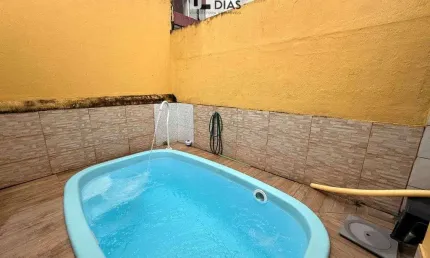 Casa para venda ou locação no canto do forte  2 dorm com piscina e churrasqueira