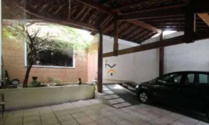 SOBRADO COM 4 DORMITÓRIOS SENDO 1 SUÍTE, 3 BANHEIROS, 2 VAGAS, NO BAIRRO JARDIM - SANTO ANDRÉ.