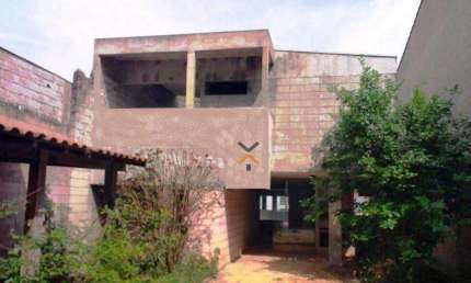SOBRADO COM 3 DORMITÓRIOS SENDO 1 SUÍTE, 5 BANHEIROS, 5 VAGAS, NA VILA ASSUNÇÃO - SANTO ANDRÉ.
