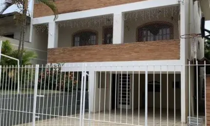 SOBRADO C/ 250M² C/ 04 DORMITÓRIOS SENDO 02 SUÍTES /  04 VAGAS