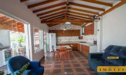 SOBRADO C/ 193 M² / 04 QUARTOS SENDO 01 SUÍTE / 03 VAGAS