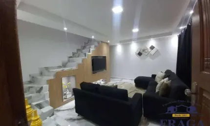 CASA C/ 147 M² / 04 QUARTOS SENDO 01 SUÍTE / 02 VAGAS