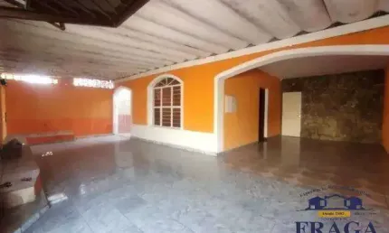 CASA C/ 200 M² / 03 QUARTOS SENDO 01 SUÍTE / 03 VAGAS