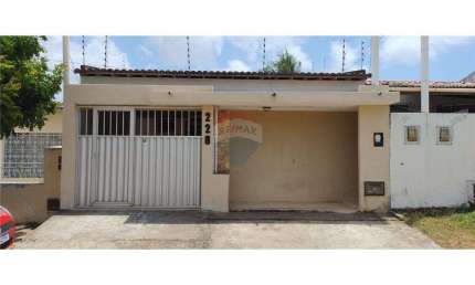 Casa à Venda - Bairro Pajuçara com 3 Quartos, 1 Suíte - 122 m² - Ótimo preço