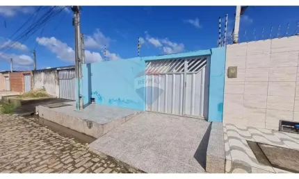 Casa localizada no centro de São Gonçalo do Amarante com 2 quartos por R$ 130.000,00 ACEITA FINANCIAMENTO!