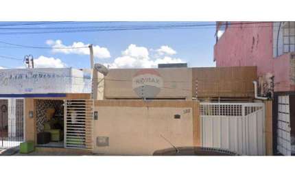 Excelente Casa  com ponto comercial à venda no bairro Pajuçara, Natal/RN