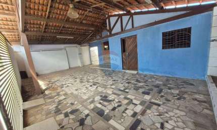 Casa a Venda - Com 10 cômodos sendo 03 quartos 01 suíte - Bairro Pajuçara - Conj. Parque das Dunas