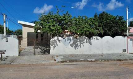 VENDO Casa de Esquina com 4/4 em Cidade Satélite (Excelente Oportunidade)