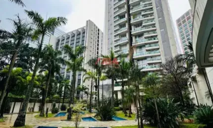 Vende Apartamento  Com Pé Direito Duplo No Living, 3 Dormitórios E Três Vagas