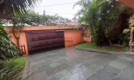 Casa a venda estilo colonial, com acabemento em madeira de lei, Na Zona Sul de São Paulo