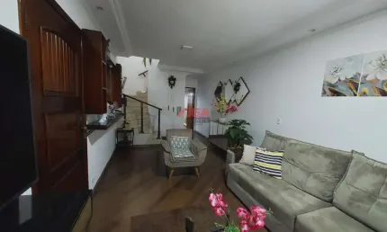 Sobrado à Venda na Vila do Castelo, São Paulo-SP: 5 Quartos, 2 Suítes, 2 Salas, 3 Banheiros, 2 Vagas de Garagem, 93m².