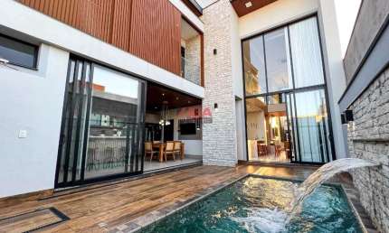 Imperdível oportunidade: Venda Casa em condomínio de luxo com 3 quartos e 1 suíte em Hortolândia-SP, com 250m² e 4 vagas de garagem.