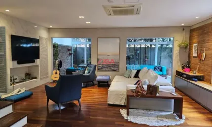 Linda casa em condominio fechado no jardim Marajoara