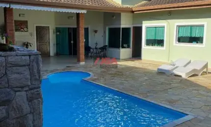 Imperdível casa à venda em Peruíbe-SP, Cidade Nova: 5 quartos, 4 suítes, 3 salas, 6 banheiros, 6 vagas, 320m²!