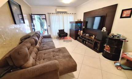 Casa à venda no Jardim Umuarama: 3 quartos, suíte, 2 salas, 2 vagas e área gourmet com churrasqueira!