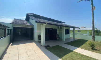 Linda residência localizada no balneário areias brancas em arroio do sal-rs, com 140m² de área.
