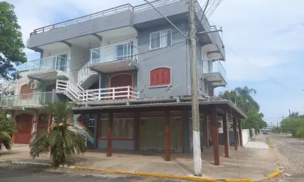 Apartamento localizado no centro em arroio  do sal/rs, próximo de escolas, posto de saúde, mercado e comércio em geral.