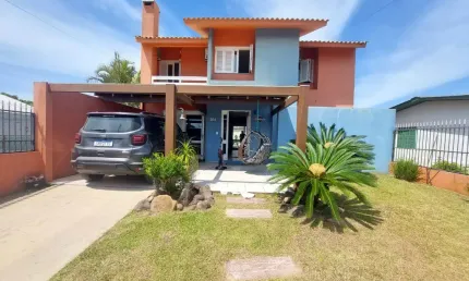 Casa localizado no balneário figueirinha em arroio do sal/rs. residência com 120m² a poucos metros do mar e mobiliada.