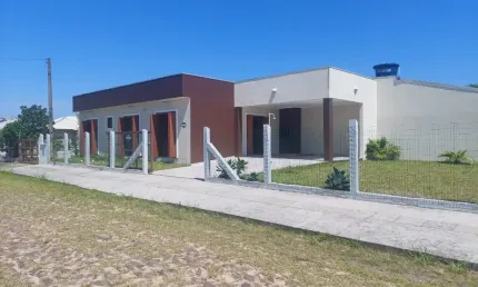 Excelente casa de 3 dormitórios, sendo 1 suíte, localizado no bairro âncora, em arroio do sal.