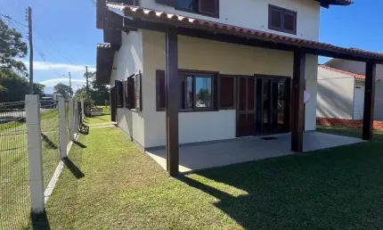 Casa à venda no balneário rondinha em arroio do sal. excelente casa com 3 dormitórios, sendo 2suíte, e 1 banheiro social.