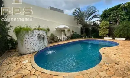 Casa a venda ou locação na Vila Giglio em Atibaia , com 387 m², 03 suítes sendo 01 suíte master com closet + 01 dormitório , piscina e churrasqueira