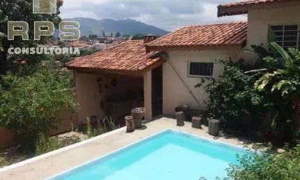 Casa para Venda no Jardim do Lago em Atibaia! 4 dormitórios, sendo 2 suítes, 2 salas amplas, área gourmet com churrasqueira e jardim