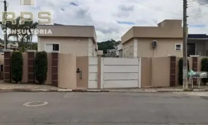 Casa em Condomínio no Jardim do Lago com :  03 dormitórios , sendo 01 suite  Sala de Estar de sala de jantar  Cozinha planejada  Lavabo
