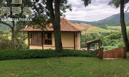 Belíssima casa em estilo rústico a venda no Condomínio Portal dos Nobres em Atibaia, Porteira Fechada! 3 quartos, 3 banheiros, churrasqueira!