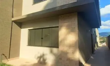 Casa a venda no jardim do lago em atibaia, com 3 quartos todos suítes, quintal, área gourmet com banheiro externo, 2 vagas de garagem!