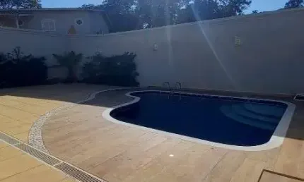 Casa à venda em Condomínio Arco Iris - Atibaia, toda comodidade de estar dentro da cidade, com natureza deslumbrante!