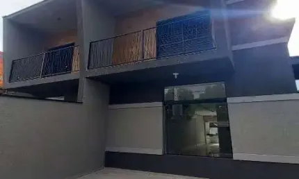 Casa a venda na Vila Petrópolis em Atibaia, 3 suítes, cozinha integrada com área gourmet, piscina, 2 vagas de garagem, a poucos metros da Alam. Lucas