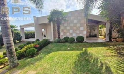 Casa térrea no Serra da Estrela em Atibaia, 4 quartos com 1 suite master com closet, escritório, despensa, lavanderia ampla, piscina aquecida!