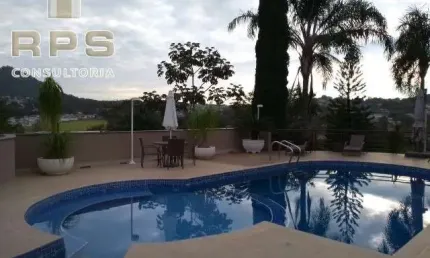 Casa à venda no Condomínio Flamboyant com linda vista para a Pedra Grande, 5 quartos, escritório, churrasqueira, piscina com vista fantástica,!