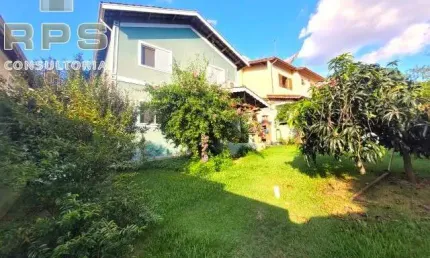 Casa à venda no bairro Cidade Satélite em Atibaia, nas imediações da Lucas, isolada, com 360m² de área total, 3 quartos, 3 banheiros e amplo quintal!