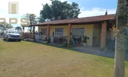 Sítio a venda em Atibaia com Piscina, Casa de Caseiro, Quiosques