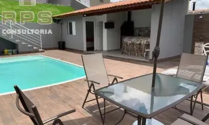 Casa de campo à venda em Atibaia com 3 quartos sendo 2 suítes e 2 vagas no Pedra Bela, comprar casa de campo com piscina em Atibaia